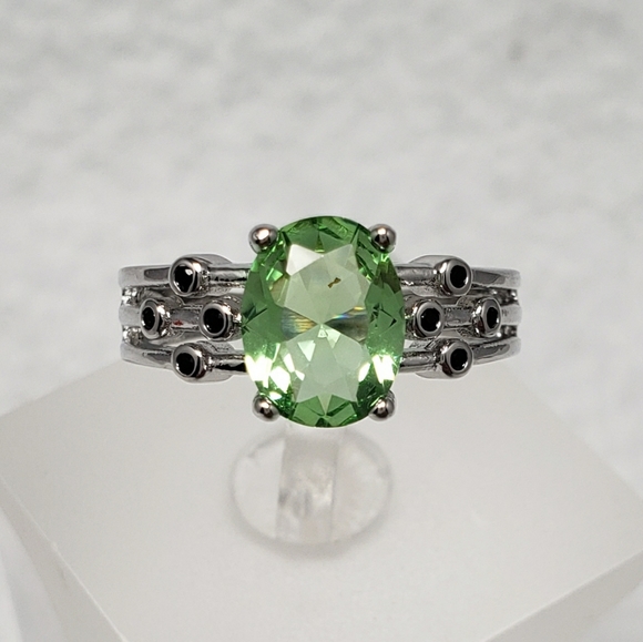 Peridot Bezel Set Spinel Ring - Picture 3 of 8